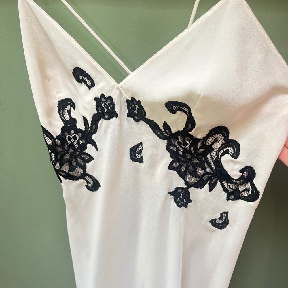 Natori White Satin Floral Lace Applique Chemise Nightgown Womens Medium - Picture 2 of 5